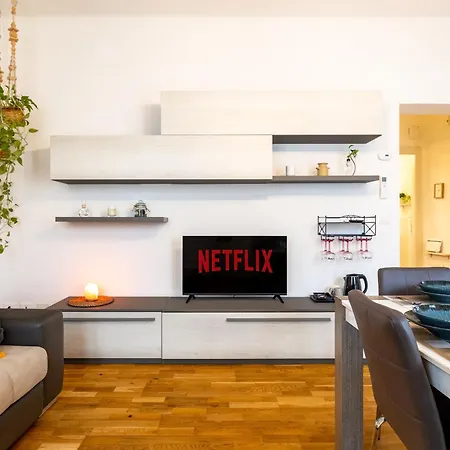 Different - Parcheggio Privato Apartament Bolonia