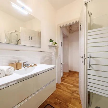 Different - Parcheggio Privato Apartament *