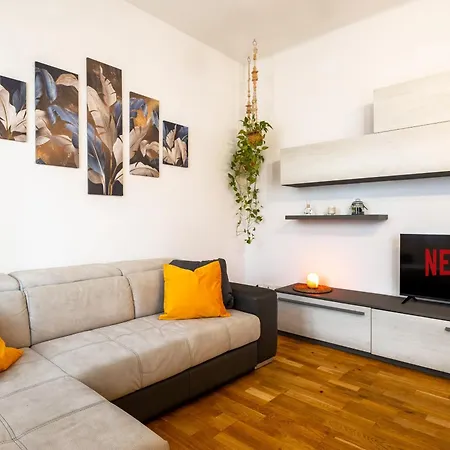 Different - Parcheggio Privato